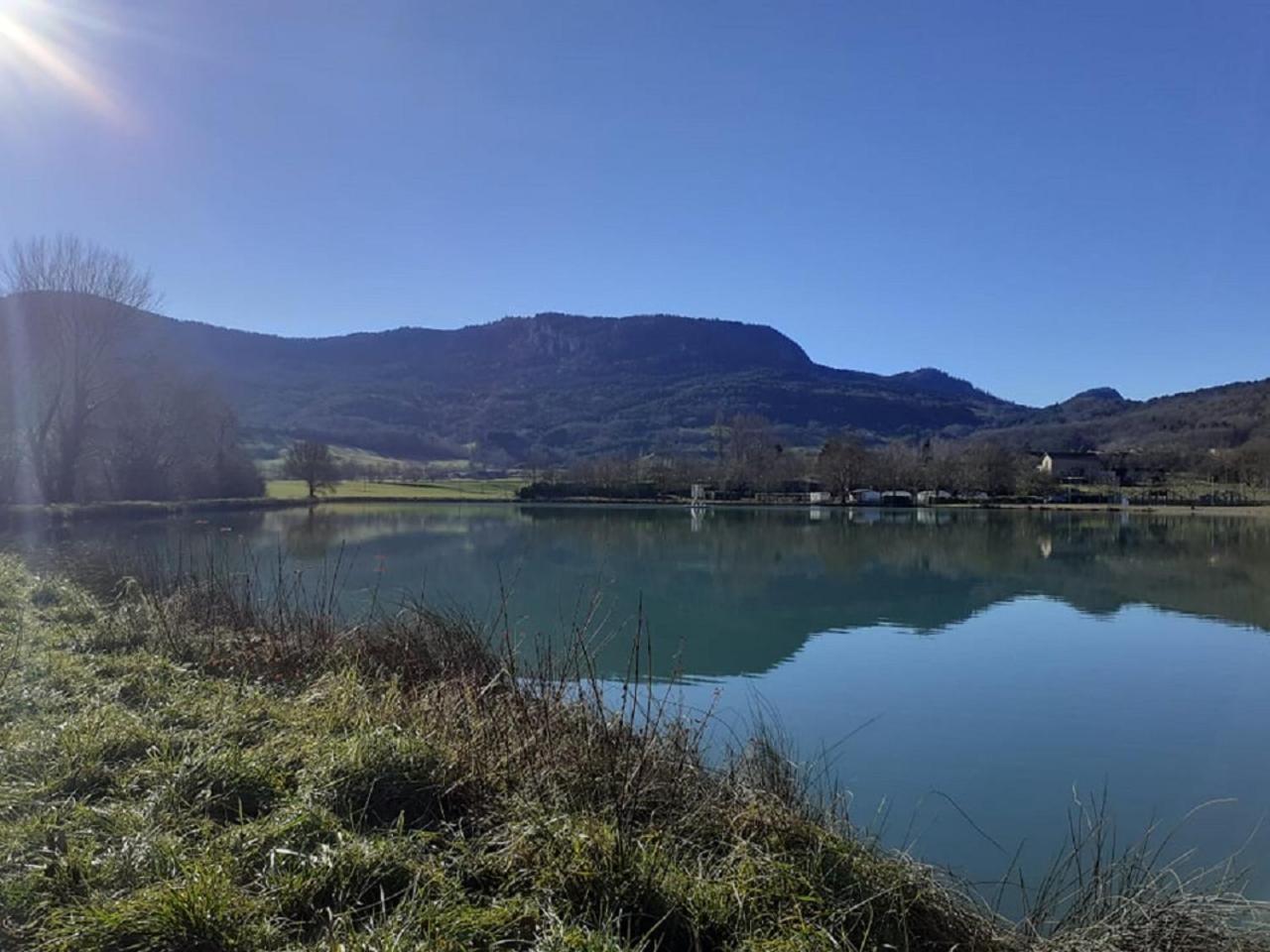 Au Doux Clocher Pieusse Exterior foto