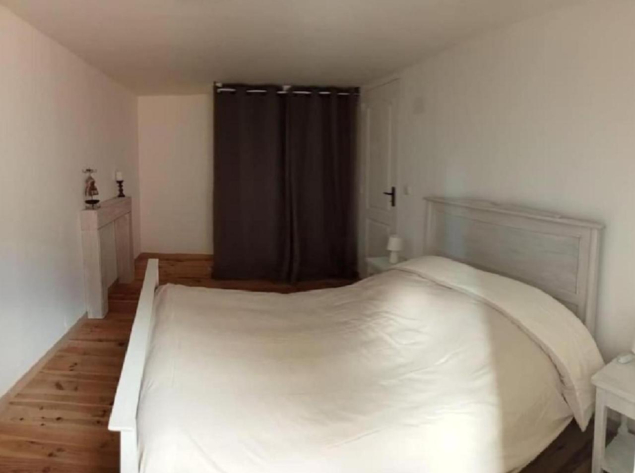 Au Doux Clocher Pieusse Exterior foto